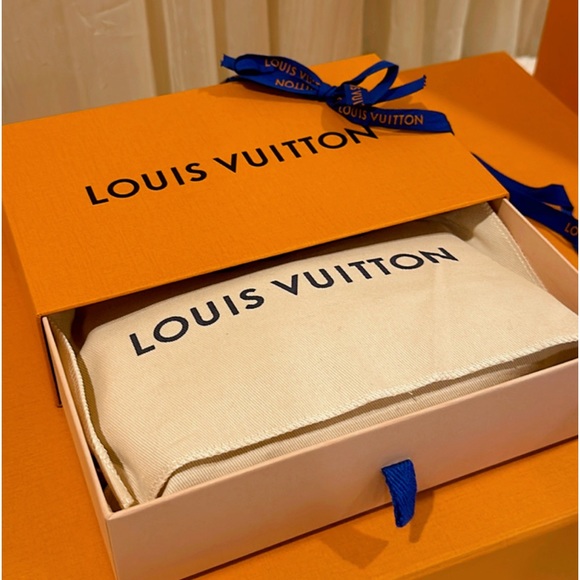 💯% Authentic Louis Vuitton Pochette✨ - Picture 15 of 16